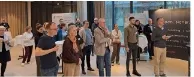 Austausch im Foyer
